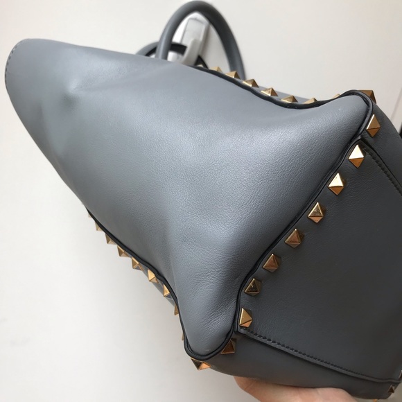 SOLD Valentino rockstud tote medium - Picture 6 of 8